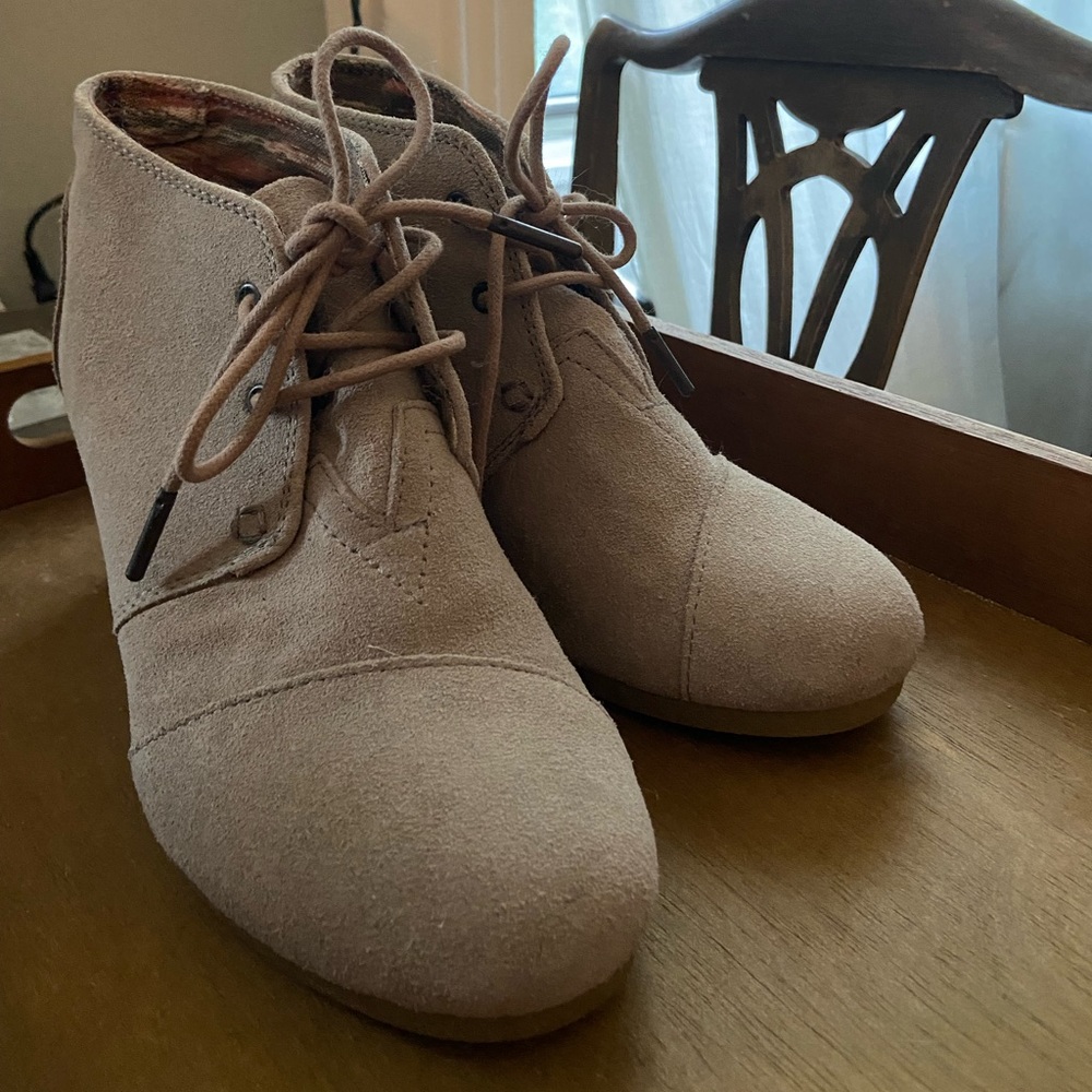 Toms wedge lace up heels